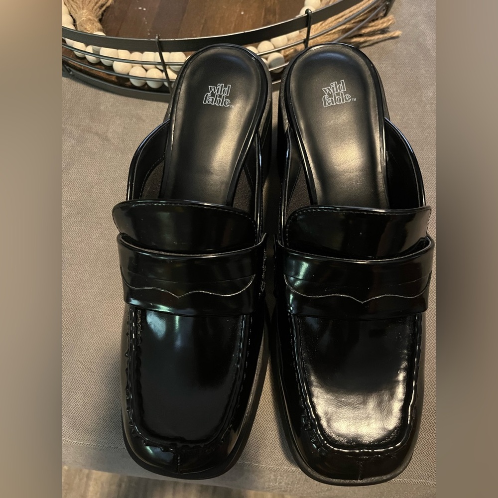 NWOT ATTACHED!Never worn! Wild Fable Block heel Loafer Mule Size:9 Rubber sole